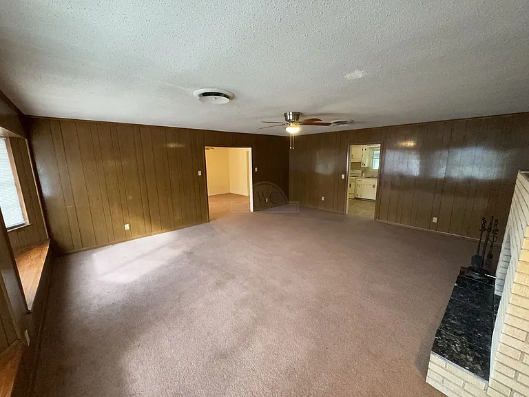 208 Oak St — Photo 6