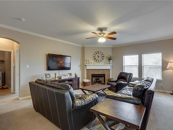 4th image of 1009 Estates Dr