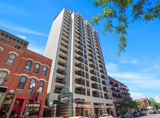 1212 N Wells St APT 302, Chicago, IL 60610