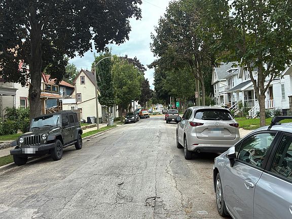 4th image of 3726 W Scott St