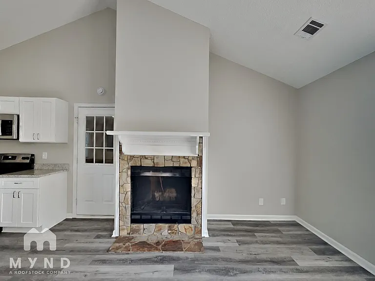 215 Shamrock Way — Photo 5