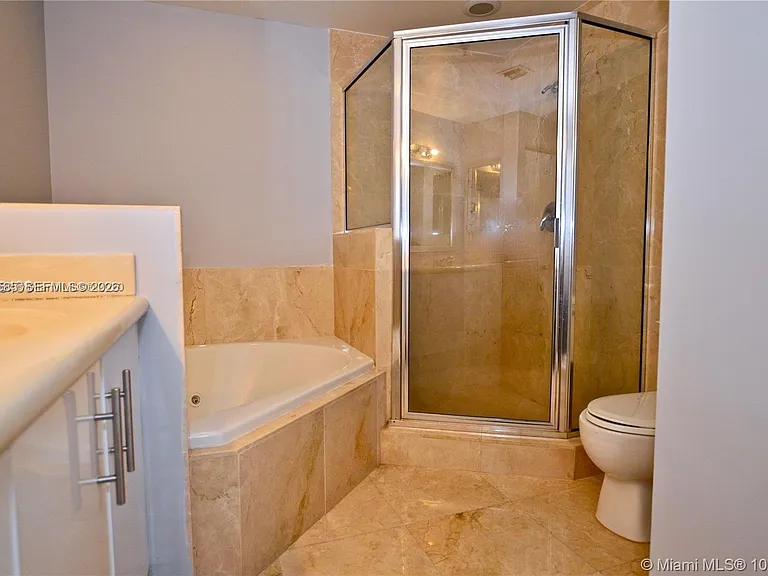7900 Harbor Island Dr #806 — Photo 19