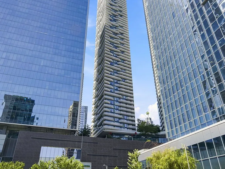 100 Harbour St #4611 — Photo 1