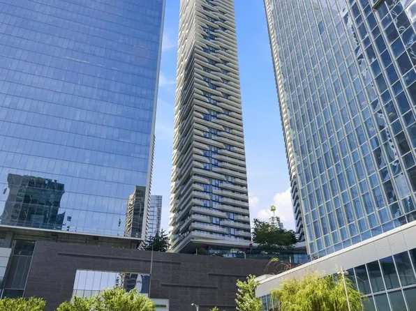 100 Harbour St, Toronto, ON