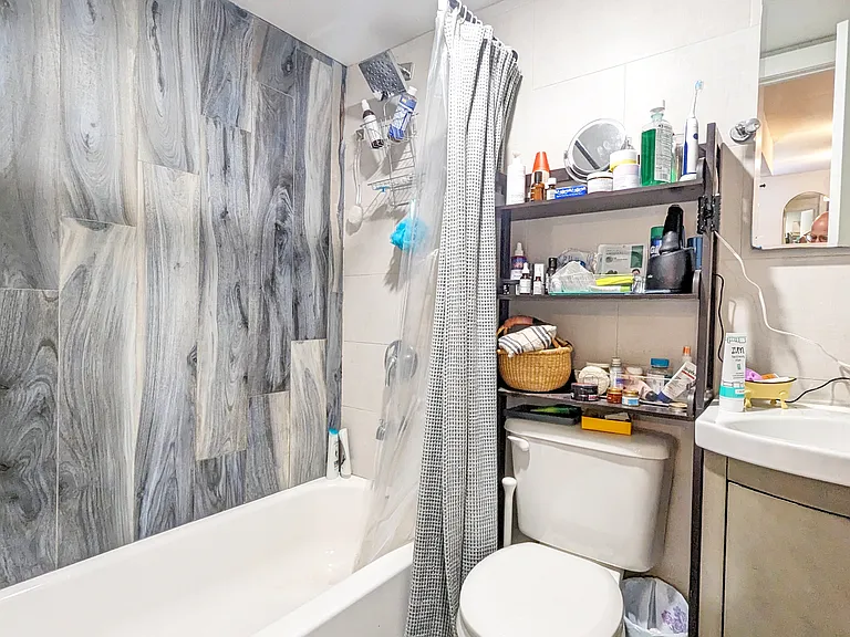 1116 Halsey St #1A — Photo 8