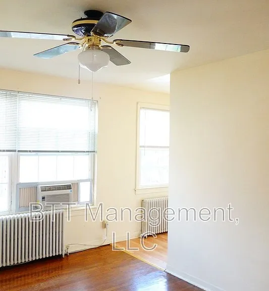 8400 Greenwood Ave #4 — Photo 6