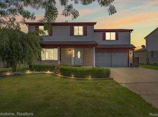 35574 Eastmont Dr, Sterling Heights, MI 48312