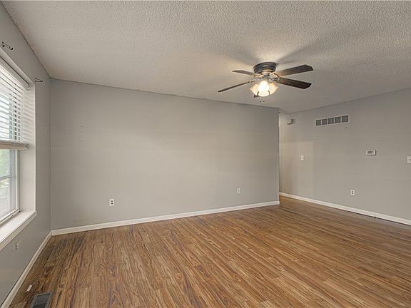 3rd image of 502 SE 21st St