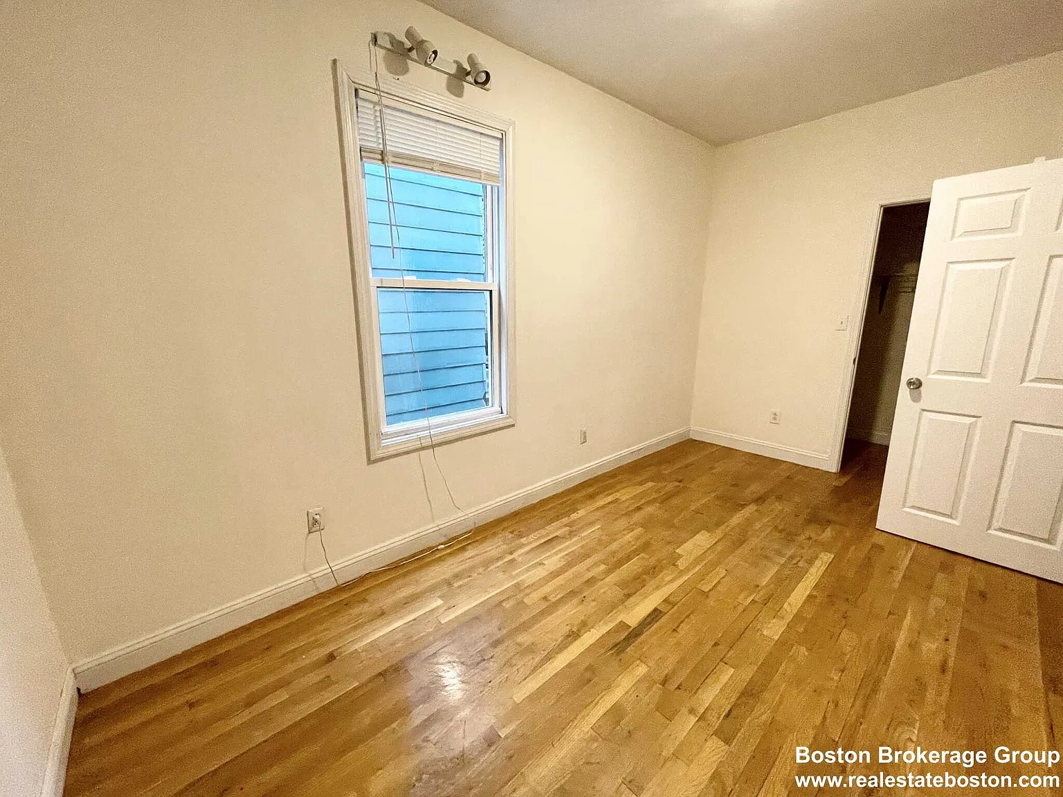 5 bed, $6,000 — Photo 3