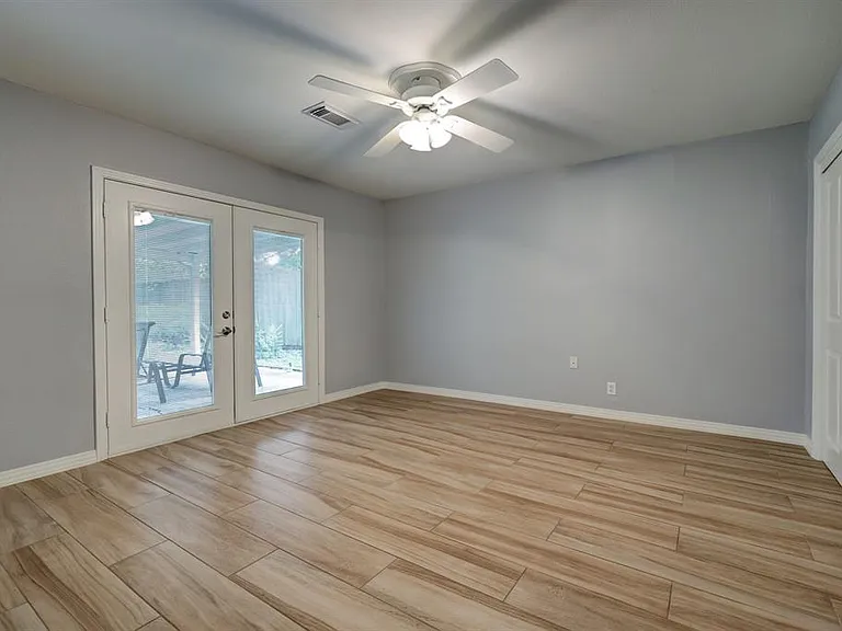 906 T C Jester Blvd — Photo 8