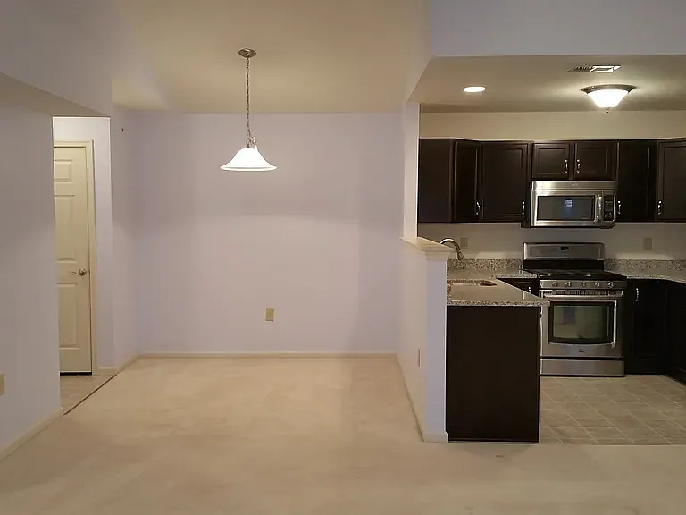 2 bed, 1082 sqft, $2,200 — Photo 3
