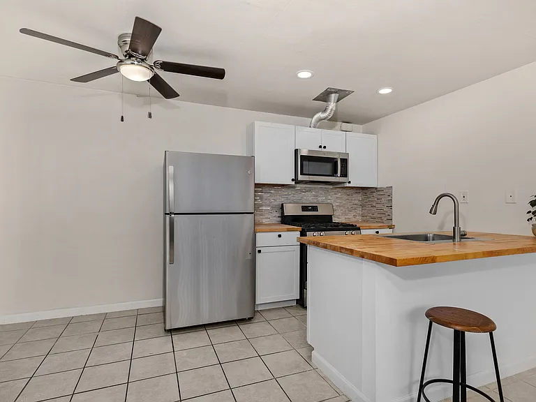 1926 Alcatraz Ave #6 — Photo 2