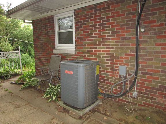 4th image of 1255 20th Avenue Way