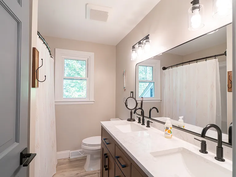2nd Full Bathroom