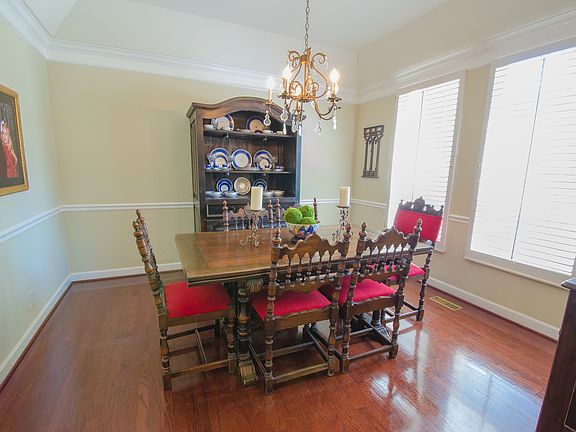 5th image of 728 Glen Oaks Dr