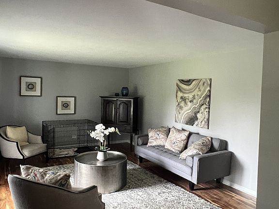 4th image of 304 N Waterman Ave