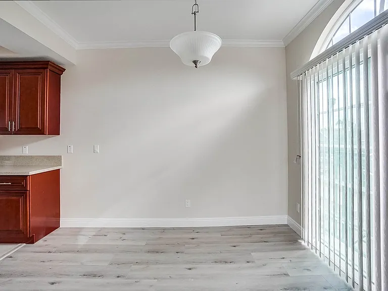 501 E 99th St #10 — Photo 28