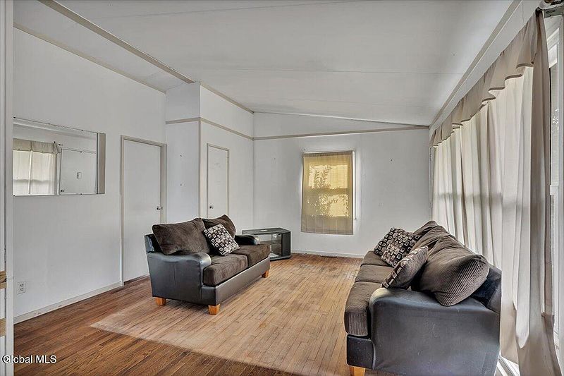 4th image of 28 Sherwood Drive