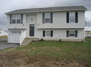 11 Reynolds Ct, Inwood, WV 25428