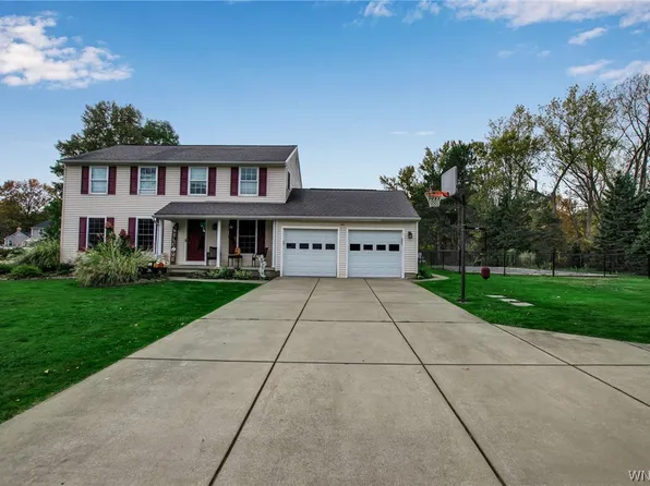 44 Rolling Hills Dr, Orchard Park, NY 14127