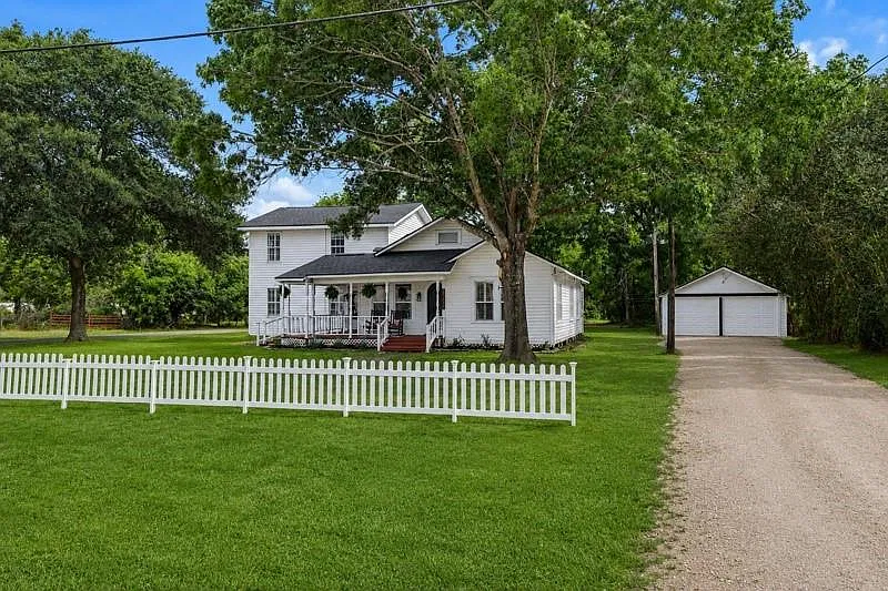4 bed, 2.0 bath, 2585 sqft, $2,050 — Photo 4