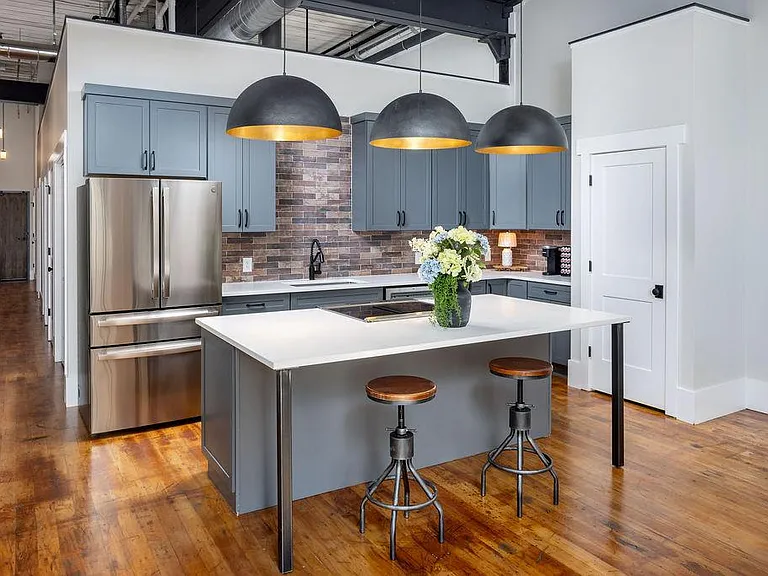 200R Barrett St #209 — Photo 3