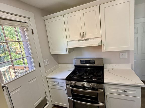 5th image of 28 Arlington St APT 2