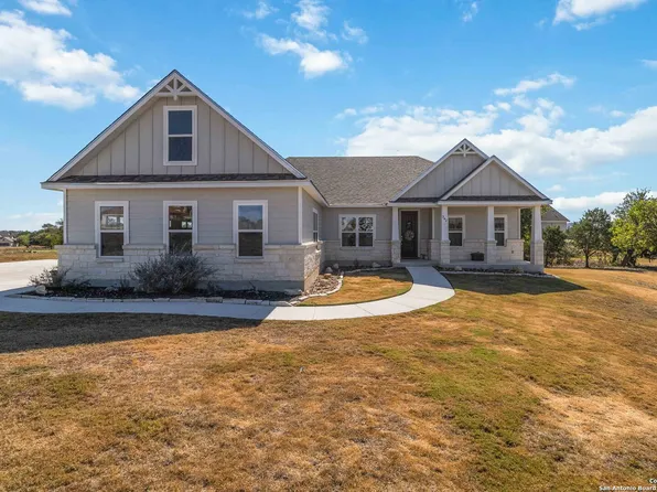 342 wood view, Bandera, TX 78003