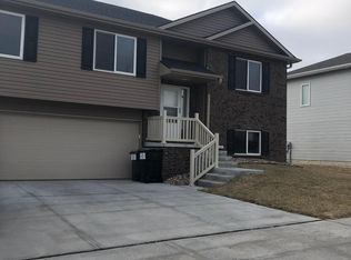 7809 Yankee Woods Dr, Lincoln, NE 68516