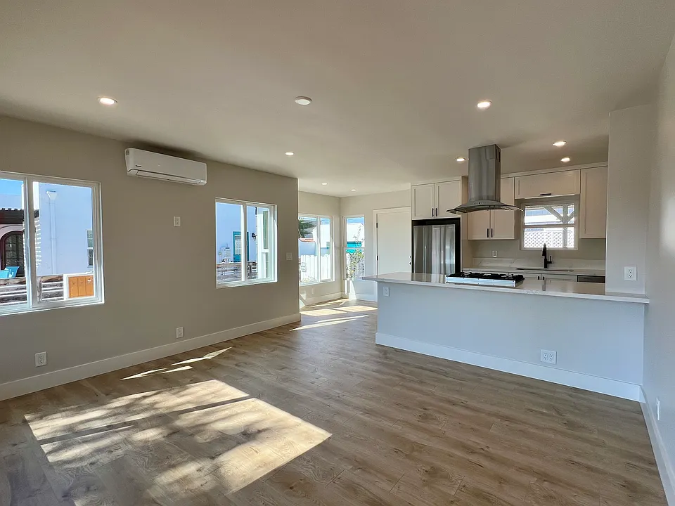 Living room w/split A/C unit
Kitchen w/bar stool seating