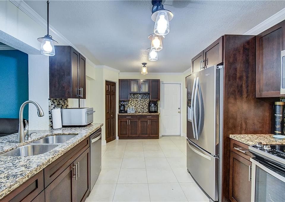 1st image of 8027 NW 93rd Ave