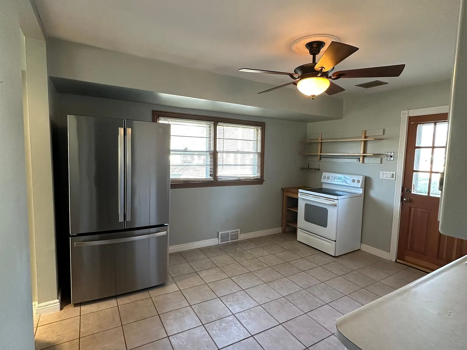 4 bed, 1.5 bath, 1732 sqft, $2,500 — Photo 4