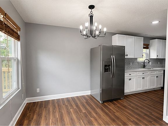 3rd image of 246 Lynhaven Dr
