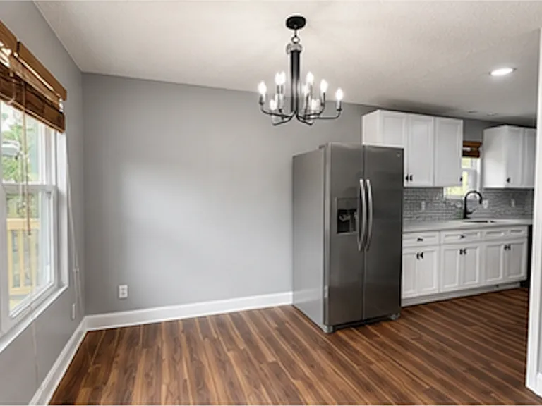 246 Lynhaven Dr — Photo 3