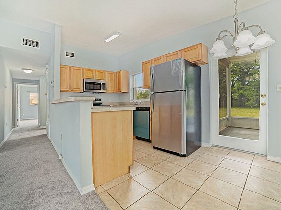 4th image of 2765 Gregary Ave