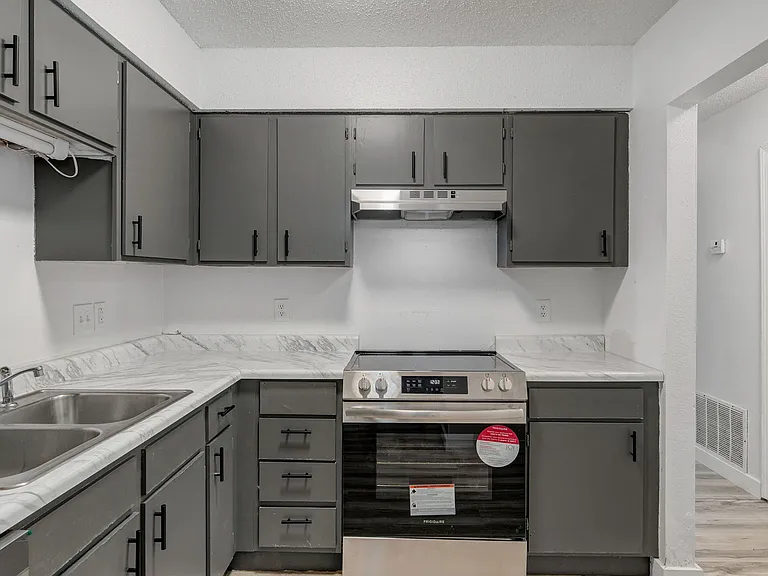 1221 S Park Ave #15 — Photo 10