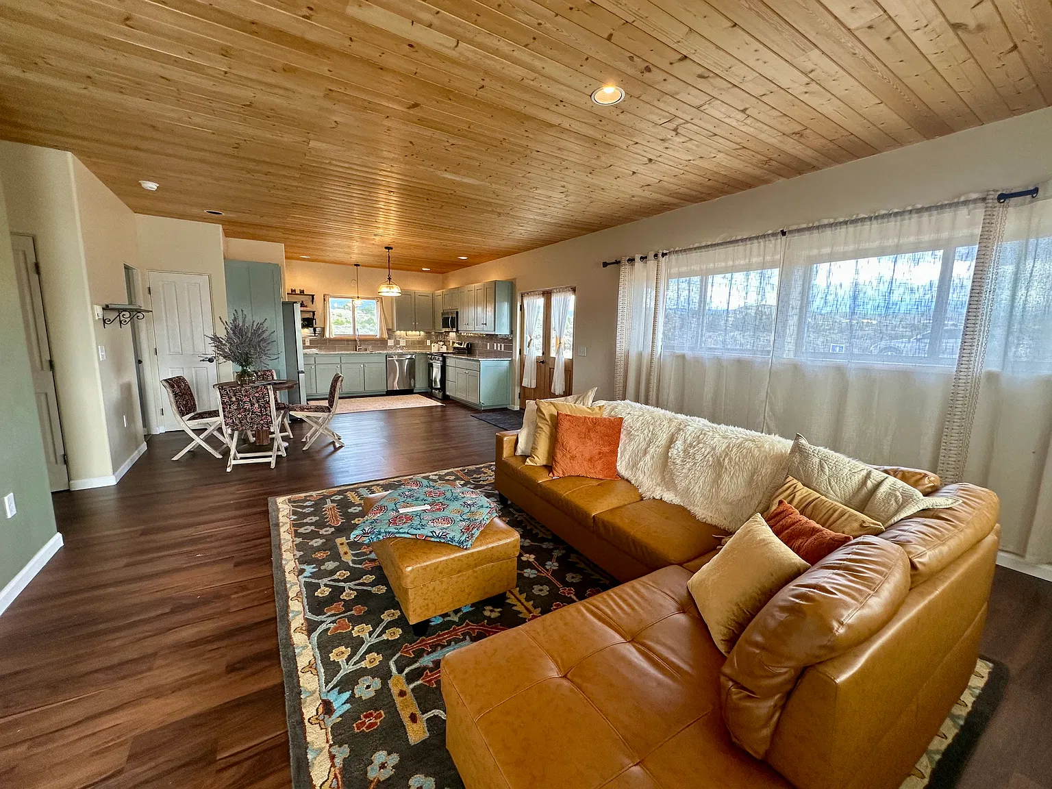 2 bed, 1120 sqft, $2,300 — Photo 3
