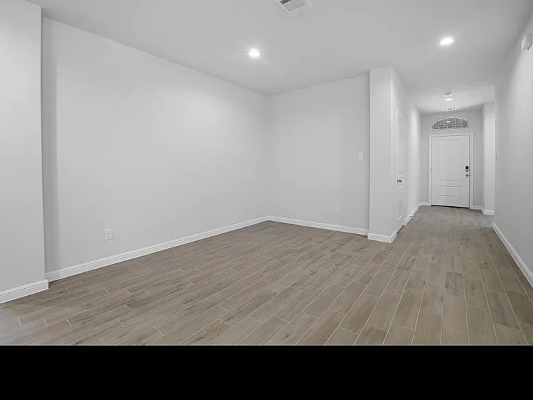 8556 Arthur Valley Ln — Photo 5