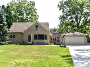 2570 El Rancho Dr, Brookfield, WI 53005