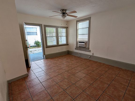 3rd image of 826 11th St N #7