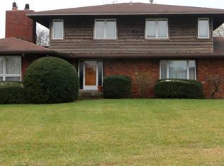 2255 SW Westridge Dr, Topeka, KS 66614