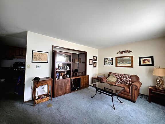 3rd image of 1350 Springdale Dr