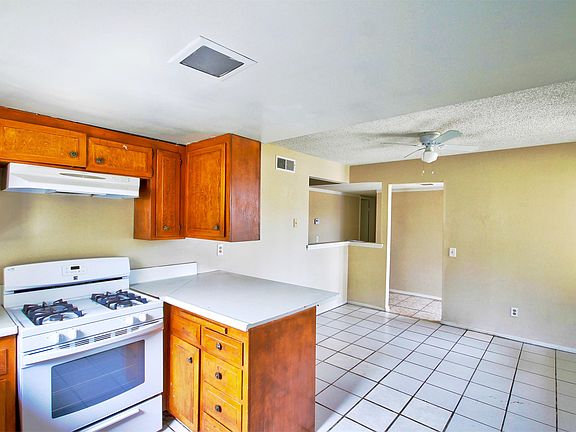 5th image of 13807 Boeing St