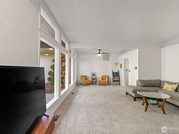 3rd image of 255 Summit Avenue