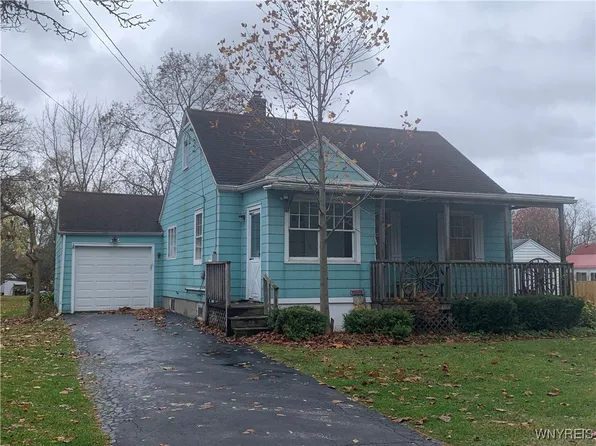 1660 Saunders Sett Rd, Lewiston, NY 14092