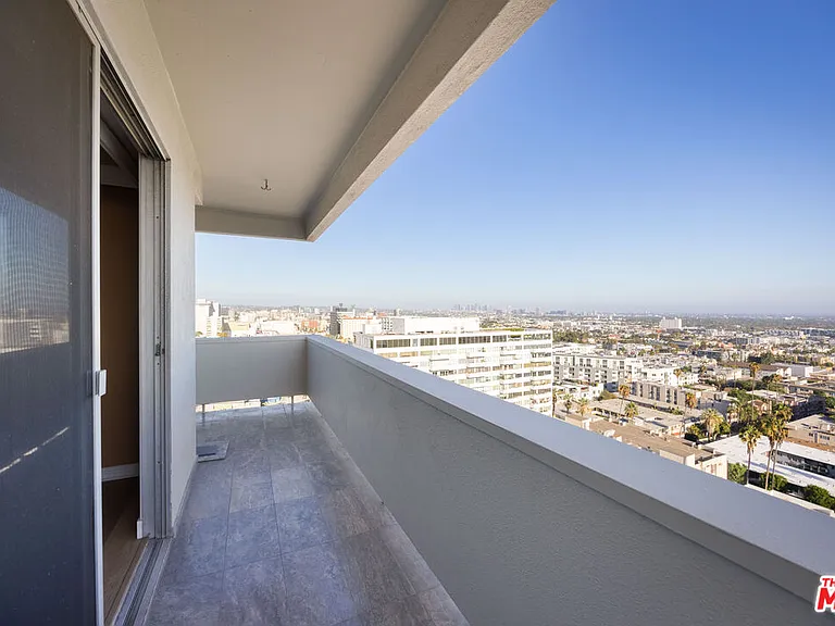 7250 Franklin Ave #1209 — Photo 4