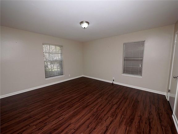 3rd image of 449 Parade Dr