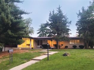 10 Dumbarton Dr, Saint Louis, MO 63132
