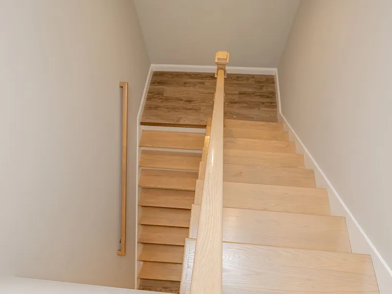 557 Strong Ave — Photo 15