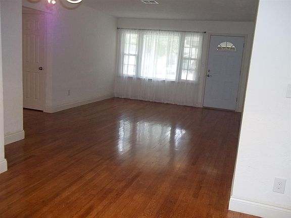 5th image of 1217 NW Logan Ave